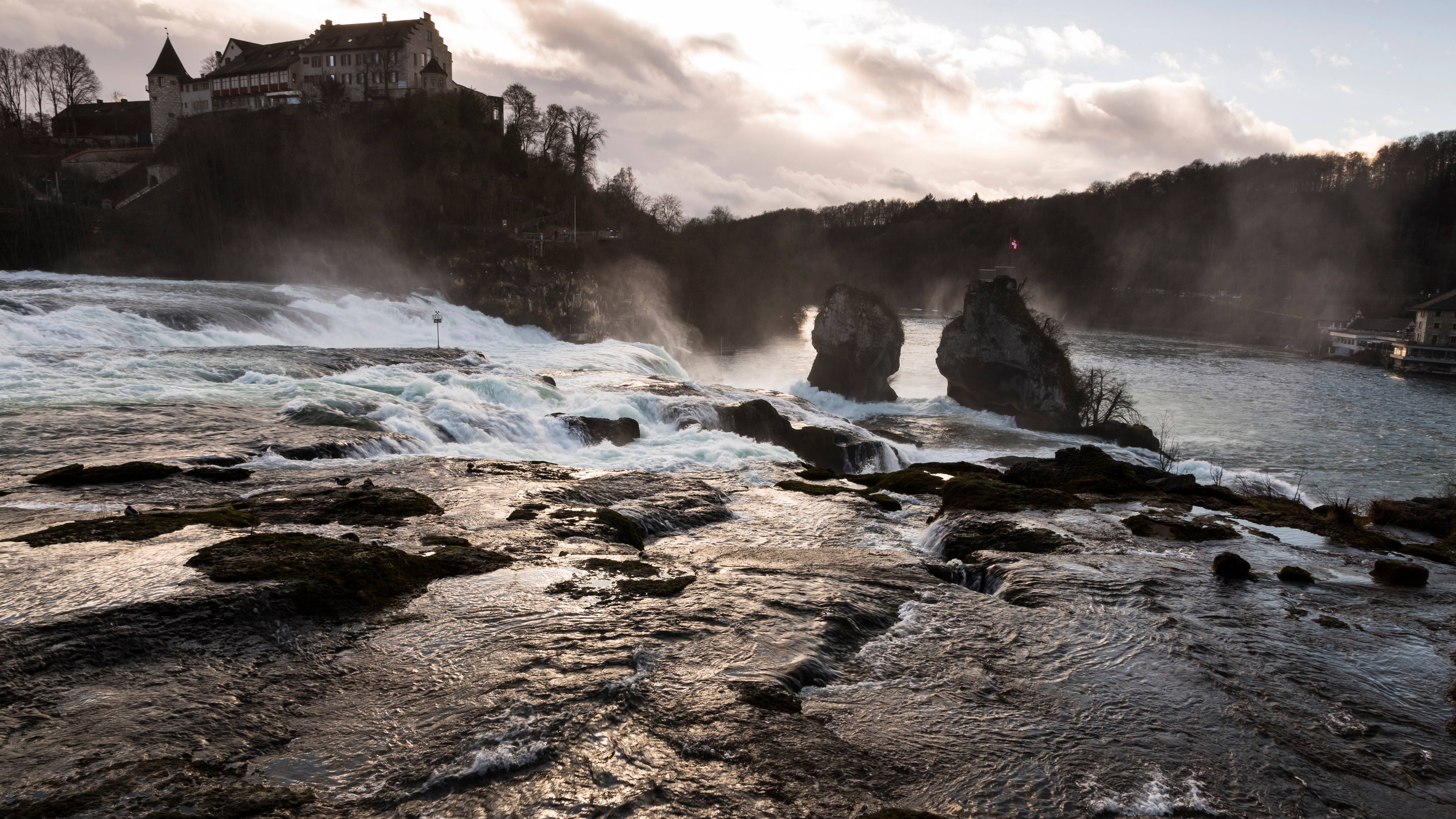 River water hitting the rocks